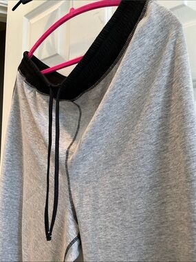 Croft&Barrow Wide Leg Sweatpants in Light Grey with Black Waistband Size L